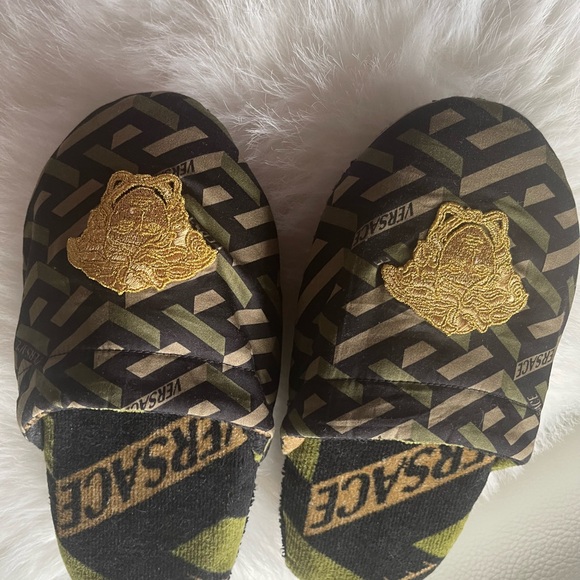 Versace Camouflage Slippers with Gold Medusa - Picture 9 of 10